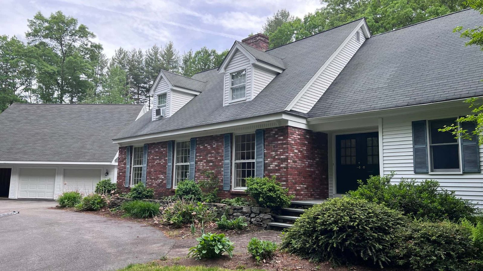 Roof Cleaning In Acton MA